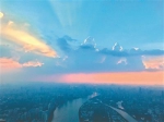 昨天傍晚时分，广州天空色彩斑斓。 广州日报全媒体记者苏俊杰 摄 - 新浪广东