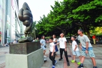 逛街能看雕塑展 可玩泥巴学陶艺 - 广东大洋网