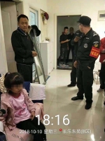 暖闻丨19楼空调架上女童喊救命，男子徒手攀爬阳台将其救回 - News.Timedg.Com