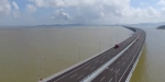 中央广播电视总台巴士成为第一辆驶上港珠澳大桥的大巴 - Meizhou.Cn