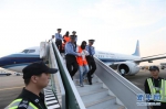 40余名网贷平台非法集资逃犯落网 17人从泰国被押回 - 新浪广东