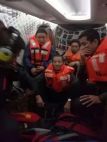 一艘汕头籍货船在粤东海域沉没 11名遇险船员全部获救 - 新浪广东
