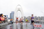 3万跑手寒风细雨中参加最“冷”广州马拉松 - 体育局