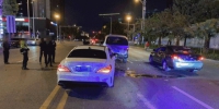 深圳一司机酒后驾车致四车连环相撞 奔驰车面目全非 - 新浪广东