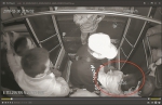 老人急病晕倒车厢 乘客援手 司机背病人就医 - 广东大洋网