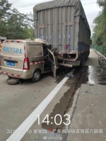 深圳一高速上两辆货车相撞 面包车车头压扁2人遇难 - 新浪广东