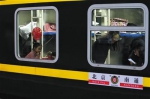 21日凌晨，由北京站开往南通站的K4051次发车。这是2019年春运北京地区的首趟临客列车。新京报记者 王贵彬 摄 - 新浪广东