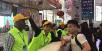 6名外籍志愿者参与广铁春运 - 广东大洋网
