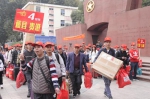 广东省、广州市总工会欢送500名农民工返乡 - 新浪广东