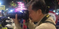 【新春走基层】最后一班岗：他用相机记录一线交警风采30载 - 广东大洋网