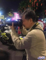 【新春走基层】最后一班岗：他用相机记录一线交警风采30载 - 广东大洋网