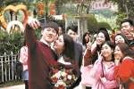 广州逾1300对新人昨日甜蜜领证，各区婚姻登记处迎来“大客流” - News.Timedg.Com