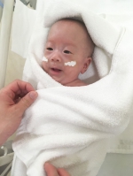 268克到3238克，“世界上最小的男婴”健康出院 - News.Timedg.Com