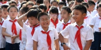 资料图：小学生参加开学典礼，迎接开学第一天。中新社记者 韩苏原 摄 - 新浪广东
