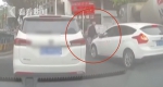 开车追尾骑车老人起争执 司机竟一脚油门将他撞飞 - 新浪广东