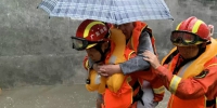 暖心丨暴雨倾盆中，广州消防在行动 - 广东大洋网