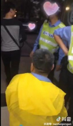 随后，民警亦将其送至广州火车站后才放心离开…… - 新浪广东
