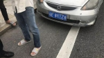网传男子开车打手机被扣18分 交警：涉嫌多宗违法 - 新浪广东