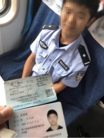 男子冒充警察与女网友会面 列车上玩自拍遇上真警察 - 新浪广东