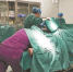 产妇突发脐带脱垂胎儿命悬一线 助产士托举30分钟助力医生抢救 - 广东大洋网
