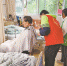 病房里传来“咔嚓咔嚓”的声音 医院联合社工志愿者为患者义剪 - 广东大洋网