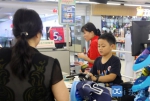 妈咪HOME|暑假职业体验：孩子们去超市“上班”很嗨 - News.Timedg.Com