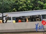 广州江湾桥货车连撞12车：司机非酒驾 或因刹车失灵 - 新浪广东