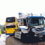 香港一公交车与一拖架车相撞至少9人伤 警方调查 - 新浪广东