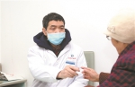 广州有位“雷锋医生”边抗癌边出诊，救治九千人次 - 广东大洋网