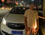 19岁男孩醉驾共享汽车  冲卡撞车自扇耳光用头撞地 - 新浪广东