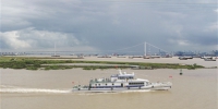 南沙公安巡逻艇正式列装 可全天候观察、监控、打击海上违法犯罪活动 - 广东大洋网