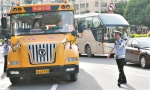 开学首日，广州交警铁骑出动巡逻校园周边 - 广东大洋网