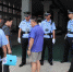 香洲法院执行人员劝说留守在厂房的工人尽快撤离 受访者供图 - 新浪广东