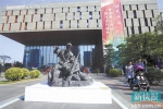 ■在广州，各种图书馆已经成为市民休闲的必选项之一。　    新快报记者　毕志毅/摄 - 新浪广东