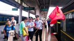 军运会期间惠铁乘警 护乘进汉旅客列车全力维护稳定 - 新浪广东