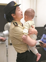 八月大婴儿地铁“走失” 一小时后重回家人怀抱 - 广东大洋网