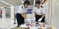 一内地旅客欲带300余件化妆品进境 被珠海海关截查 - 新浪广东