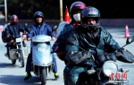 春运故事：骑摩托返乡，他坚持了12年 - 新浪广东