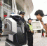 新警用机器人助力广州春运引围观 协助做好春运安保 - 新浪广东