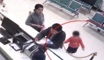 女童拉倒隔离栏杆被砸伤 母亲:医院布置不当要负责 - 新浪广东