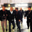 ■警方在长沙市黄花国际机场抓获嫌疑人欧某华。 - 新浪广东