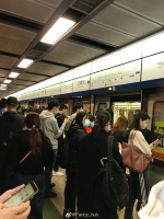 一乘客于江南西站呕吐，地铁二号线清客，列车回厂消毒 - 广东大洋网