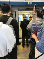 一乘客于江南西站呕吐，地铁二号线清客，列车回厂消毒 - 广东大洋网