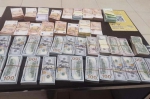 珠海一男子携巨额外币出境被查 约合人民币292万元 - 新浪广东