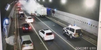博深高速银瓶山隧道有货车自燃 所幸无人员伤亡情况 - 新浪广东