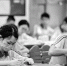 昨日，在海珠区97中的教室里，记者看到大多数学生都摘下口罩。 - 新浪广东