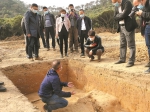 东莞再现先秦遗址 大量夔纹陶器碎片被发现 - 新浪广东