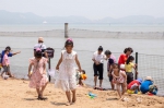 踏浪踩沙，南沙滨海沙滩成珠三角游客热门打卡点 - 广东大洋网