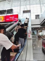 电梯扶手紫外线消杀，广州白云国际机场智慧防疫再升级 - 广东大洋网