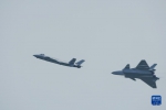 歼-10、歼-20在中国航展上进行飞行表演 - 新浪广东